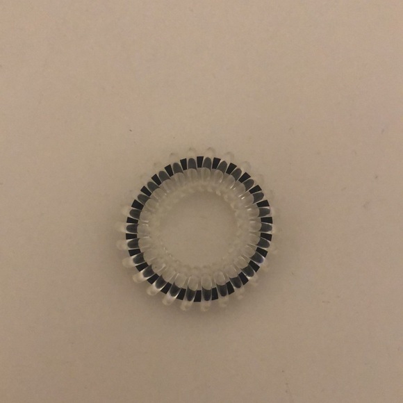 Hair ties or bracelet - Picture 3 of 4